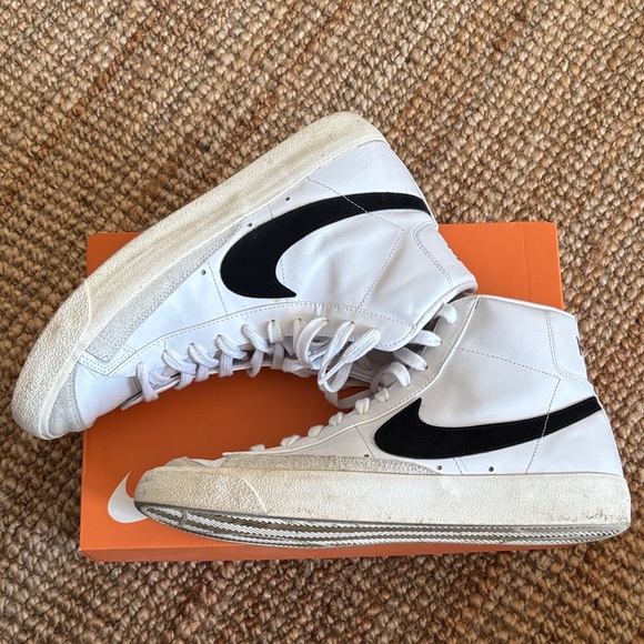 Nike Other - Nike White and Black Blazer Mid ‘77 Vintage